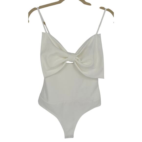 Lulus New! White Bow Front Bodysuit Sleeveless Snap Closure Party Vacay M - Picture 3 of 5